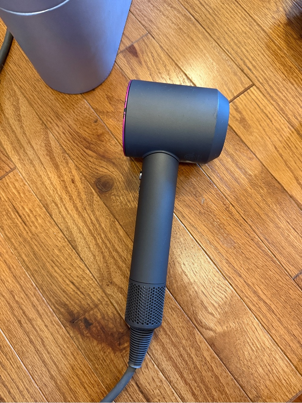 Dyson Supersonic with Travel Case & Stand - Picture 2 of 6
